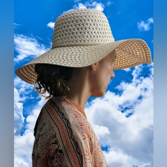 EUC straw floppy wide brim faux leather tan strip around base intersecting on - Picture 4 of 5